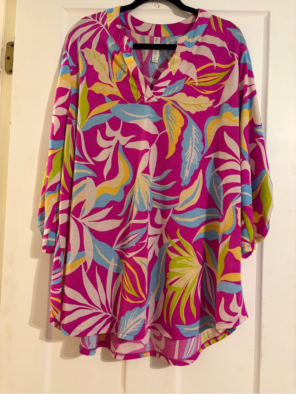 Vibrant Fuchsia Tropical V-Neck Tunic Top